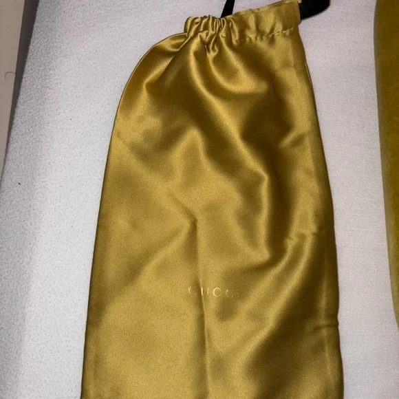 Gucci Black Sunglasses with Gold Logo - Picture 5 of 8